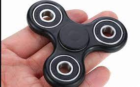 Море ко се спирија едно време ученициве со вакви антистрес играчки, абе буквално сите имаа.
Им викам - шо мака ве потисна толку, ко да сте претрпеле транзиција, а не тест по хемија:)