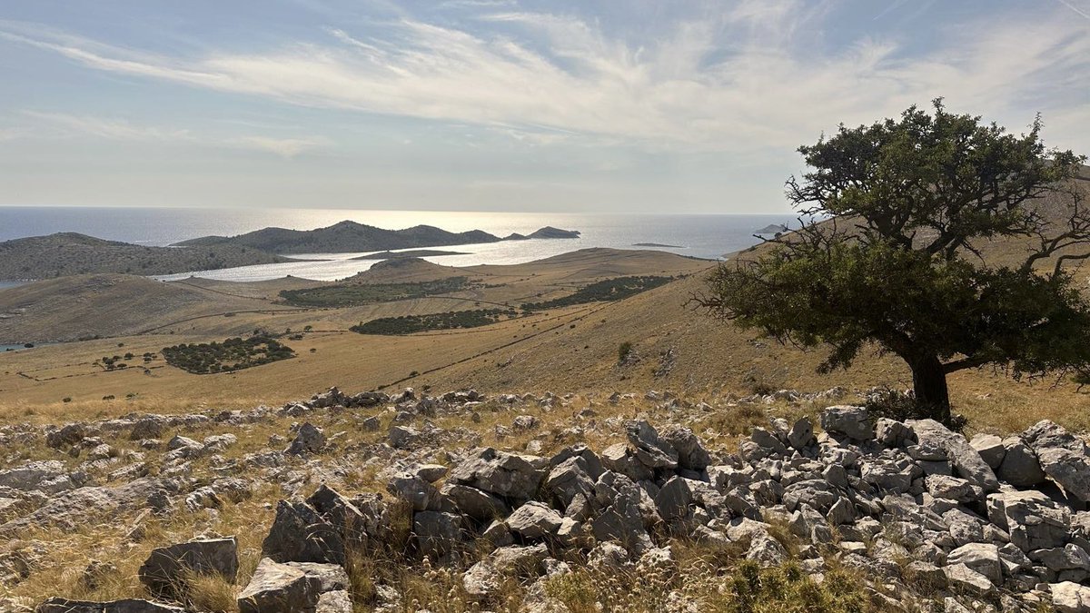 Ticking a few last things off my Croatia bucket list. And wow! So pleased I finally made it to the gorgeous Kornati National Park. 🤩 ⛵️
