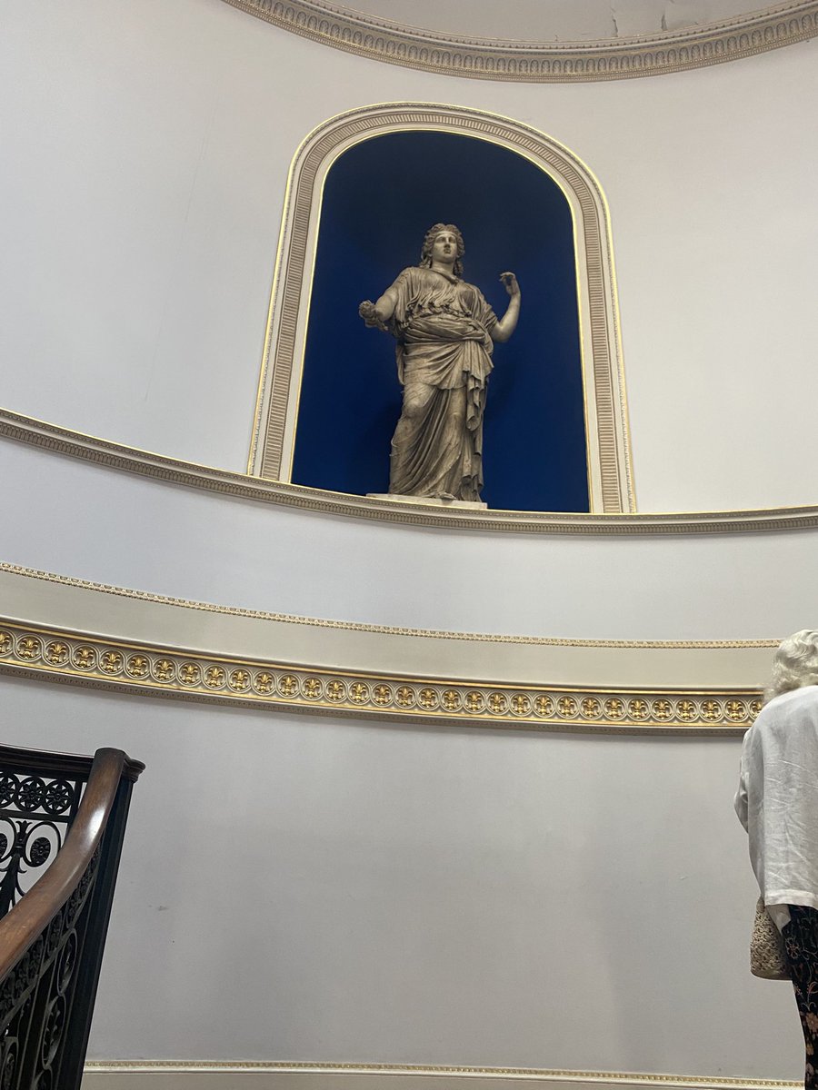 medwynsofangles's tweet image. The RHS Summer Show has moved this year from Tatton Park to Wentworth Woodhouse and is staged on the First floor of this massive Mansion. More veggies to follow