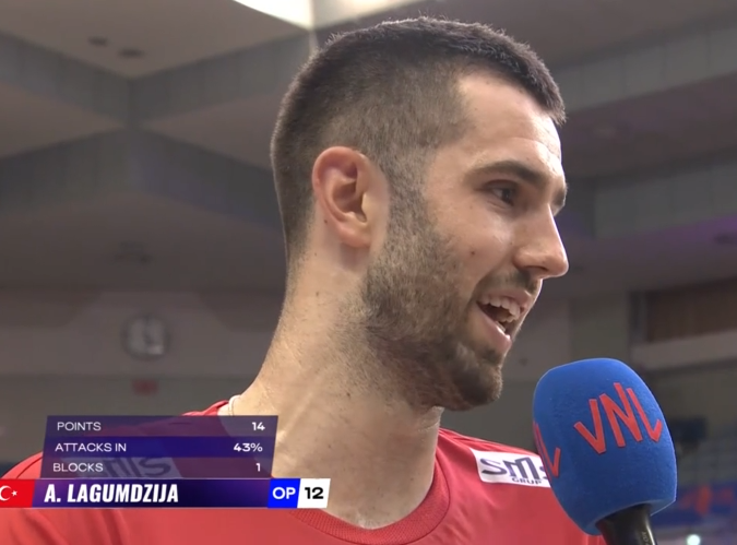 - Adis tekrar hoşgeldin. Akciğerlerin nasıl vücudun nasıl?

🇹🇷Adis Lagumdzija
"Beklediğimden çok daha iyiydi, 2 sayıda tükenirim sanıyordum. 3-5 gündür takımla antrenman yapıyorum. İyiyim. Beklediğimden daha iyi oynadım sadece yaptığım bazı küçük hatalar iyi olmadı. 

Onların