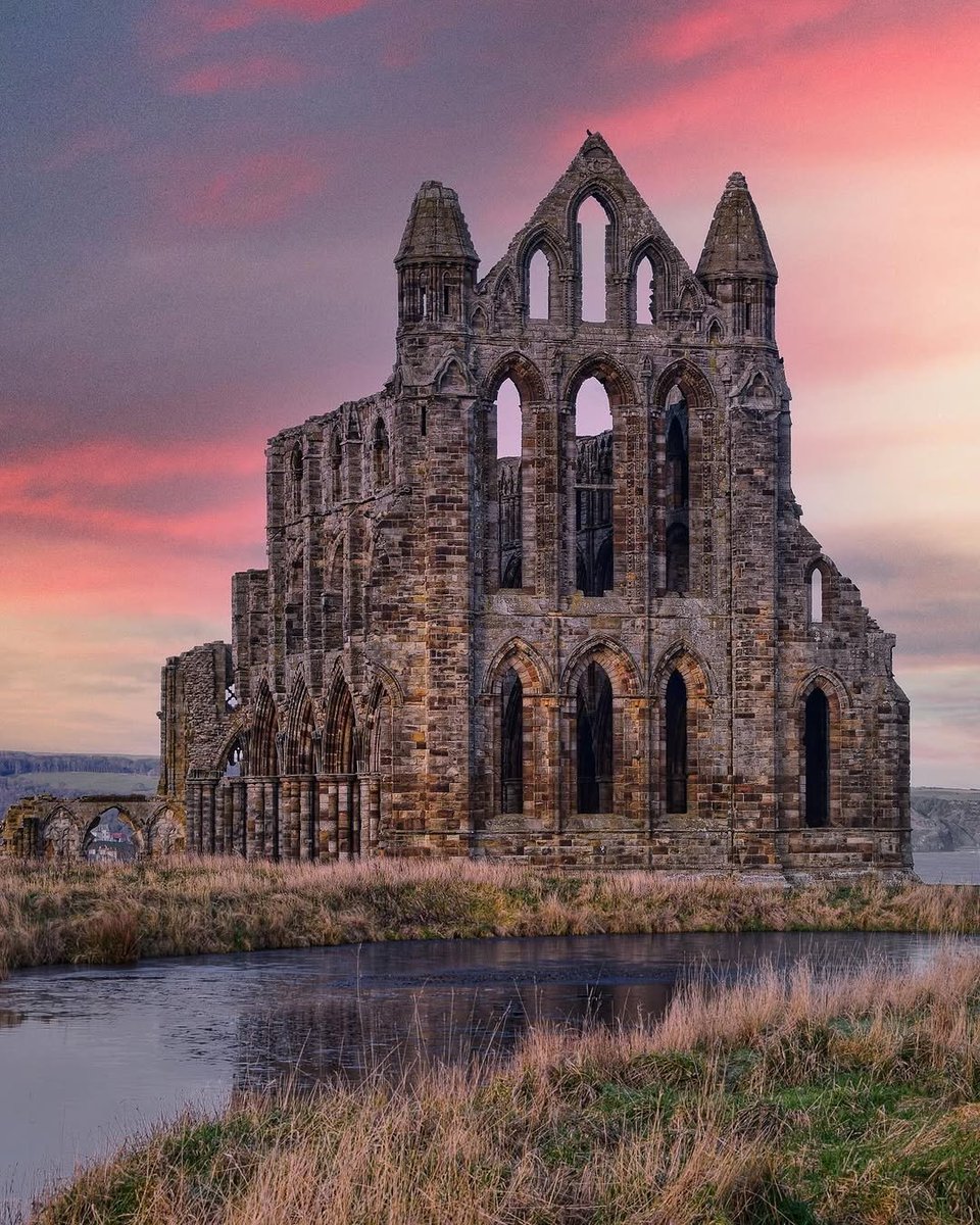 visitnorthyork's tweet image. Whitby Abbey 🩷