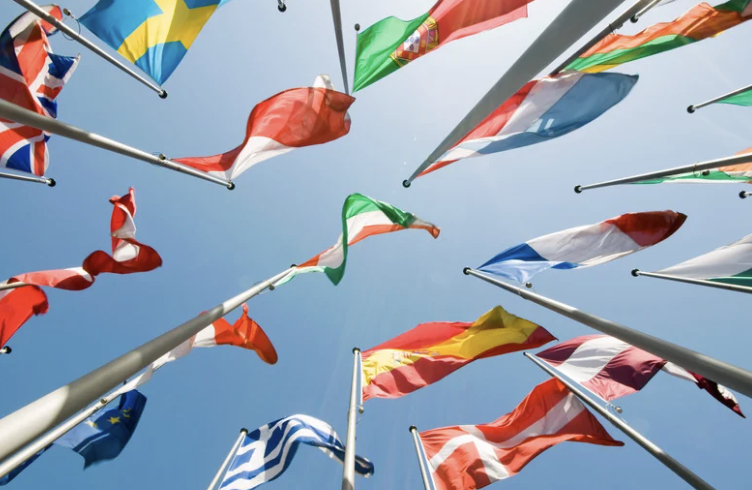 ¡Buenos días! Lanzamos nuevo test del verano, hoy sobre banderas, ¿sabes a qué país corresponde cada bandera? ¡Haz nuestro test y entra en el sorteo de un ejemplar del "Atlas de los países en busca de la felicidad"!  
👉 a.cstmapp.com/p/998425