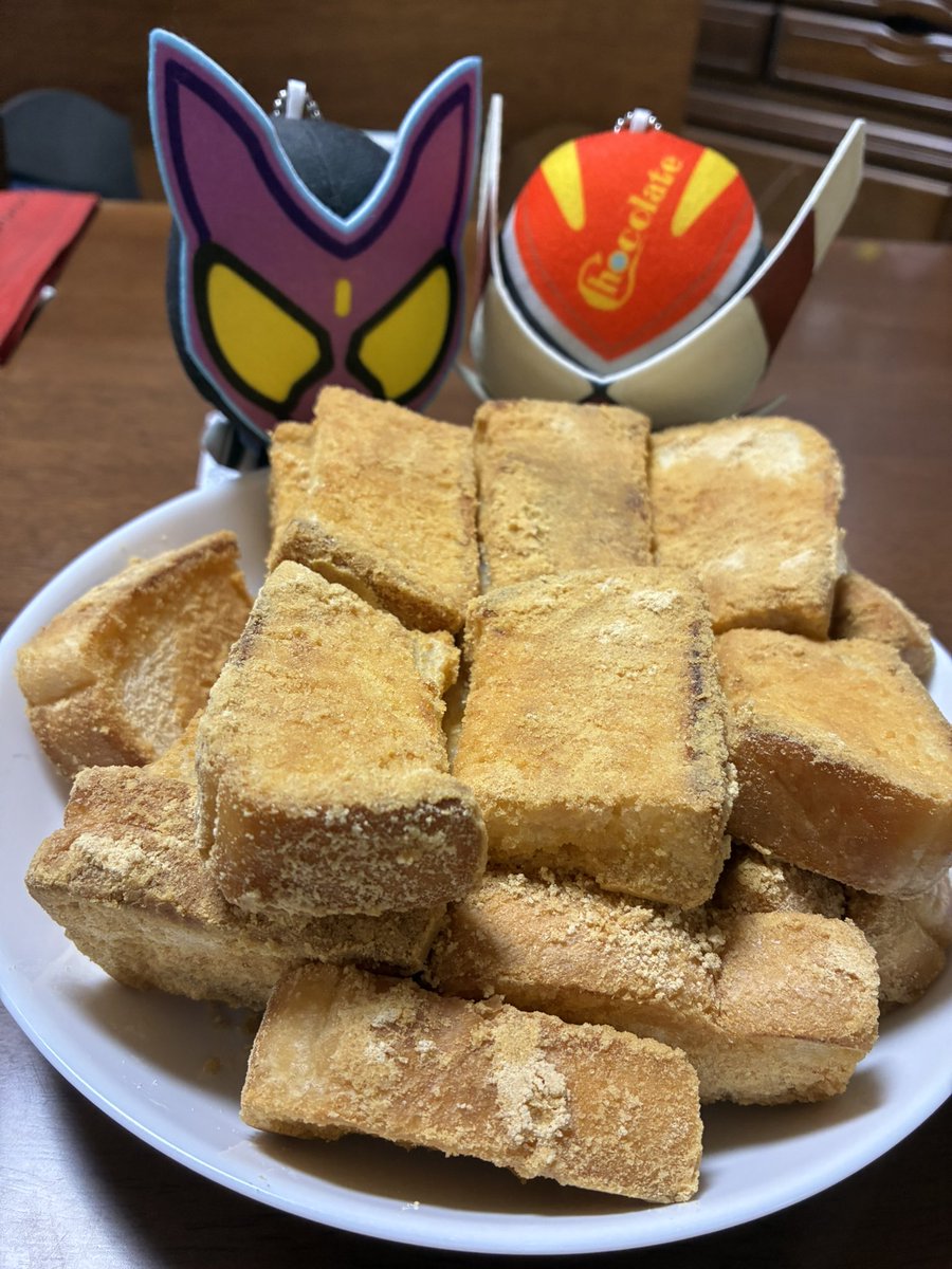 揚げパン風食パンだよｶﾞｳﾞ＆ｳﾞｧﾚﾝ☺️