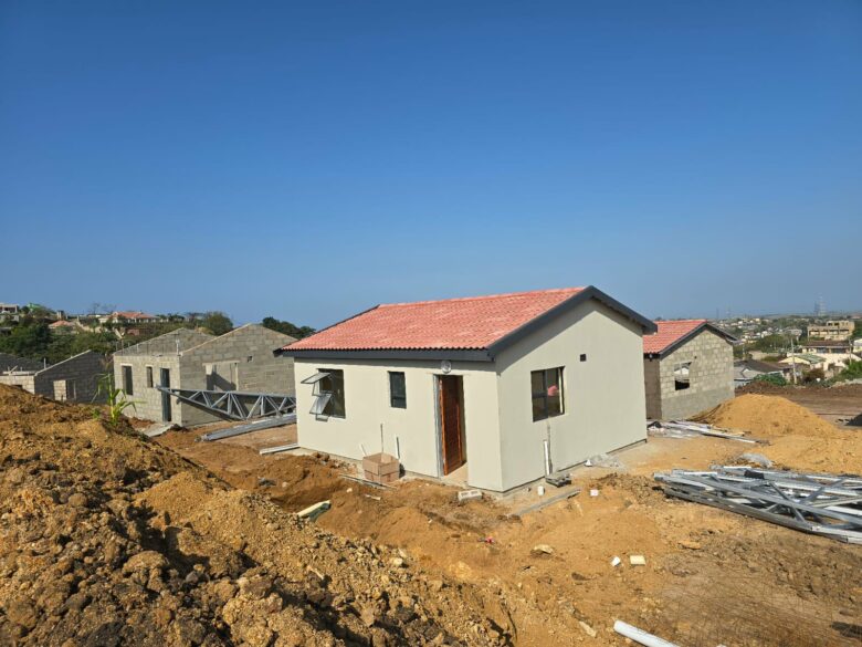 ConstructionSfy's tweet image. Duma speeds up the construction of houses for the victims of floods on Nelson Mandela Day tinyurl.com/yw5784yn
#ConstructionSafety #Community #Flooding