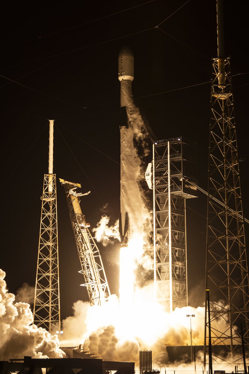 SpaceX's tweet image. Falcon 9 launches the @ProjectKuiper KF-01 mission to orbit from Florida