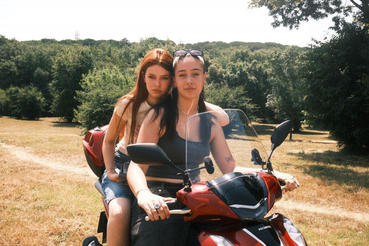 🌸 <a href="/flordmaig/">Maig</a> i #Juls s'uneixen a "Per si tornes", un nou tema estiuenc que parla sobre les ganes de retrobar-se amb un amor d'estiu que ja no existeix 💔

Descobreix-lo! 👇🏻👇🏻
enderrock.cat/noticia/29926/…