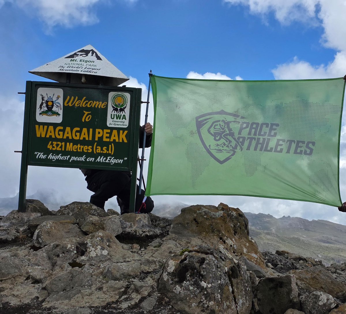 marcosruninngC1's tweet image. As we prepare our #MtElgon summit experience, let’s first celebrate our 100% summit rate to the team💃💃🔥
Well done team and can’t wait to share our hikers stories, experiences & memories……#comingsoon🤗
@MTWAUganda @ugwildlife @SummitFeverXped @tom_kabali @MarcosGymSpa1