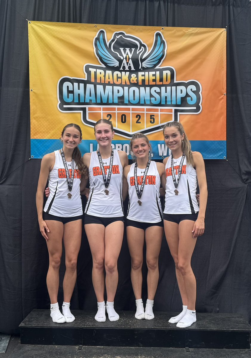 🇺🇸 Happy 4th of July 🇺🇸

Congratulations to our NHSTFXCCA All-Americans!

🏅Tatum Wiedenhaft in the shot put.

🏅Emily Sewell, Abby Barthelemy, Marissa Morgan, and Cali Tagliapietra in the 4x400 meter relay.

sites.google.com/nhstfxcca.org/…

#BlackHawkPride #proud