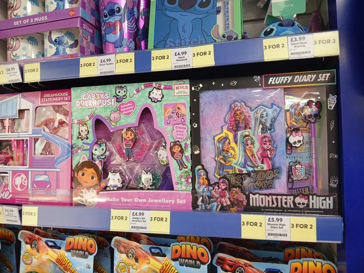 HarpurCentre's tweet image. Stock up on fun at Card Factory, get 3 for 2 on selected children’s toys! 🎉 

Mix, match &amp;amp; save while stocks last!🧸

#CardFactory #ToyOffer #3For2 #KidsToys #DealsForDays