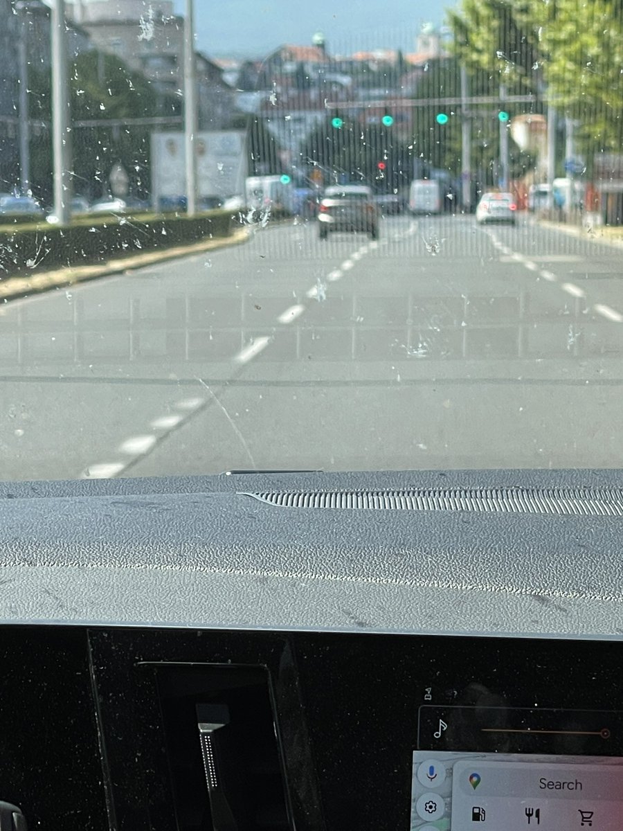 Thompsonu je uspjelo nemoguće. Riješio je gužve koje je stvorio nesposoban tomašević. Gužva u gradu - nikakva :-)