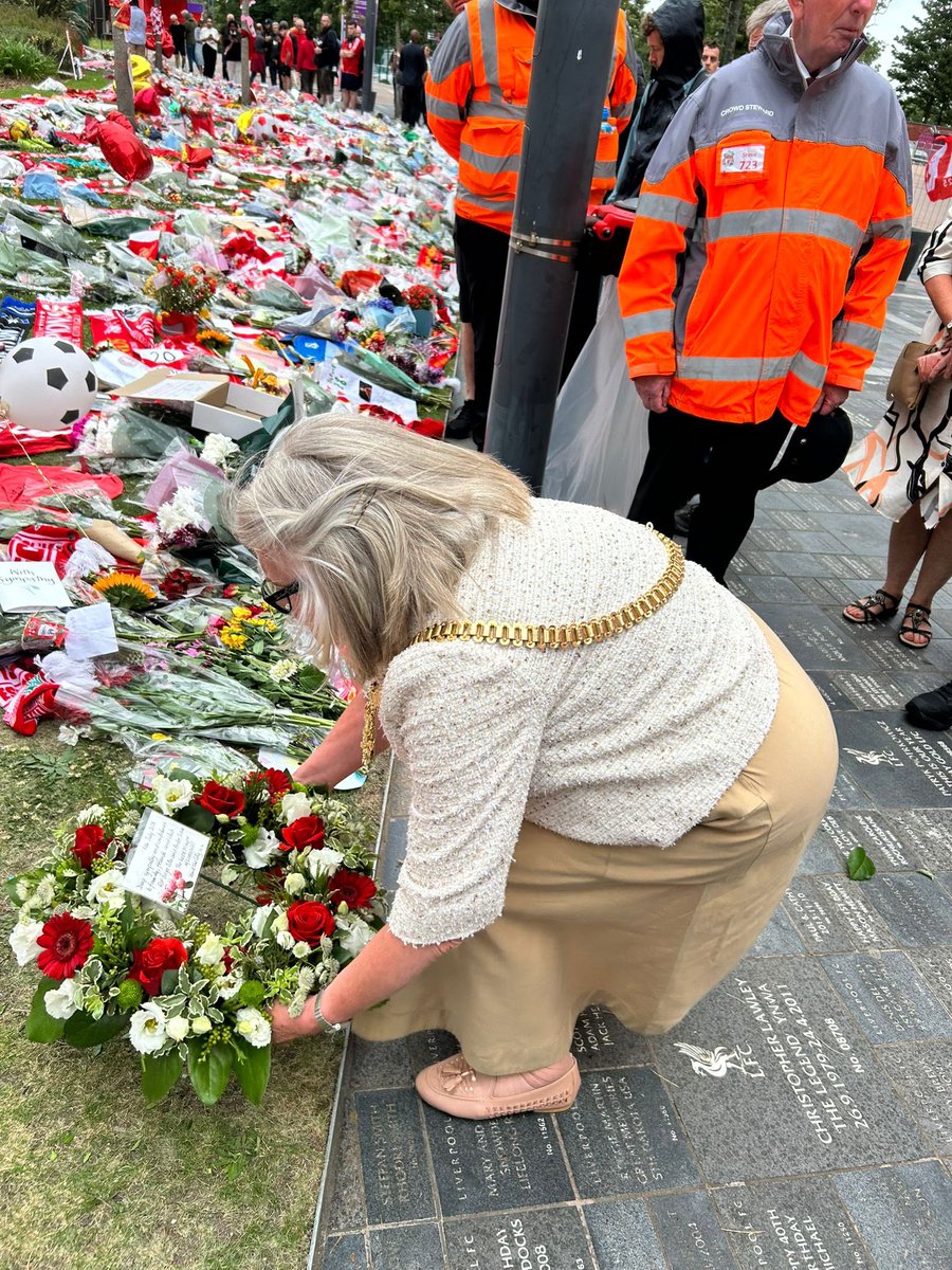 Liverpool City Council (@lpoolcouncil) on Twitter photo Our Lord Mayor, Cllr <a href="/CllrBMurray/">Barbara Murray 🌹</a>, has laid flowers outside Anfield stadium this afternoon in memory of #LFC player Diogo Jota and André Silva.
Yesterday, Liverpool Town Hall flew its flag at half mast as a mark of respect to the brothers.
#YNWA Our Lord Mayor, Cllr <a href="/CllrBMurray/">Barbara Murray 🌹</a>, has laid flowers outside Anfield stadium this afternoon in memory of #LFC player Diogo Jota and André Silva.
Yesterday, Liverpool Town Hall flew its flag at half mast as a mark of respect to the brothers.
#YNWA