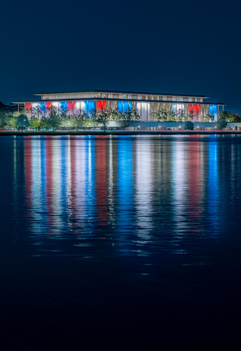kencen's tweet image. 🎆 Happy Fourth of July from the Kennedy Center!
Celebrate freedom, music, and community with us today. Don’t miss the festivities happening at the #KenCenREACH! 🎶✨
Swing by, bring your friends & family—let's make it a night to remember!
📸@DrewGiggity