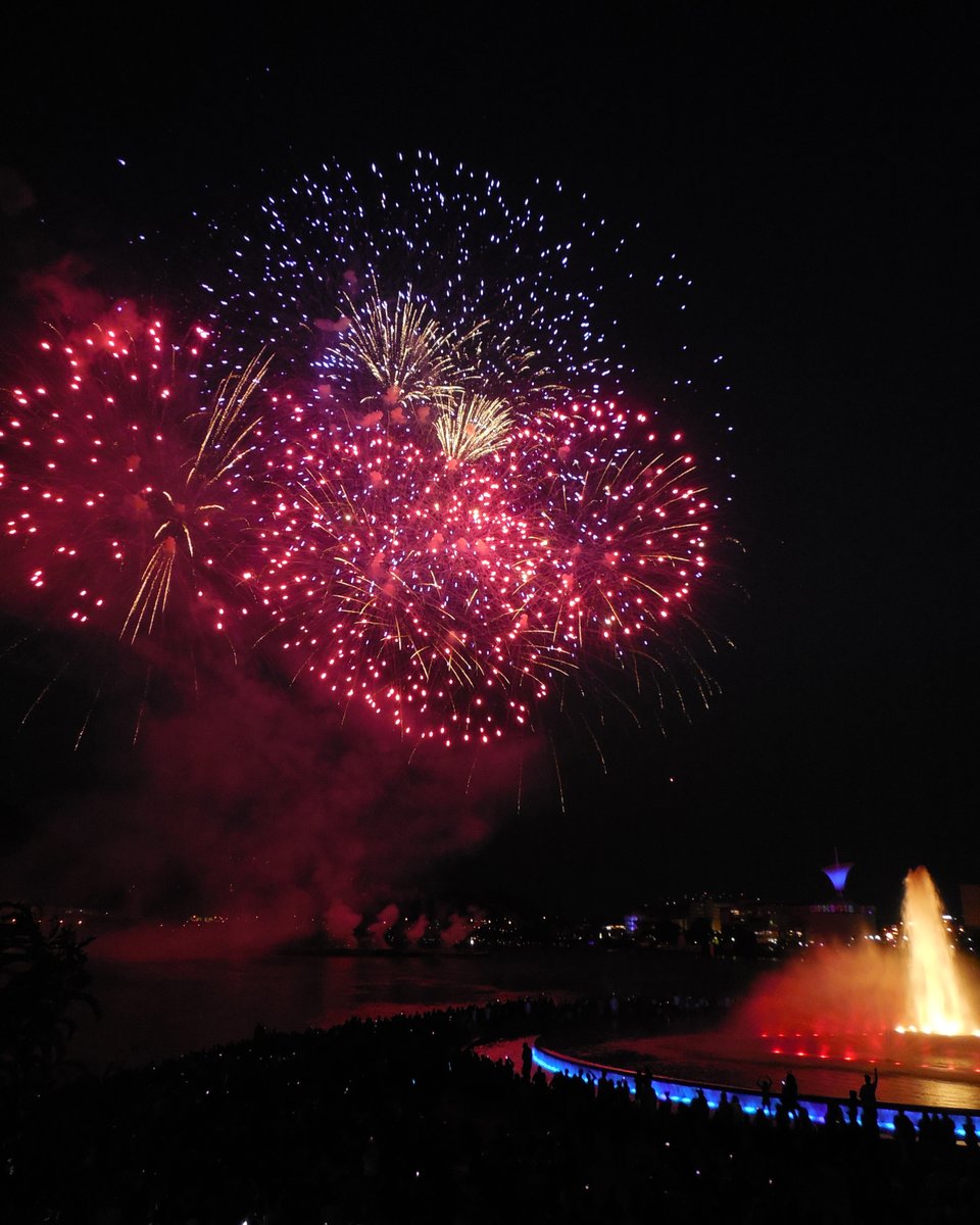 Your front row seat for July 4th fireworks might be along a waterway near you, like Pittsburgh's Three Rivers. 🎆

Launch from any of the Three Rivers and paddle your way to the Point to watch the festivities from the water. 🚣‍♀️

For more info: friendsoftheriverfront.org