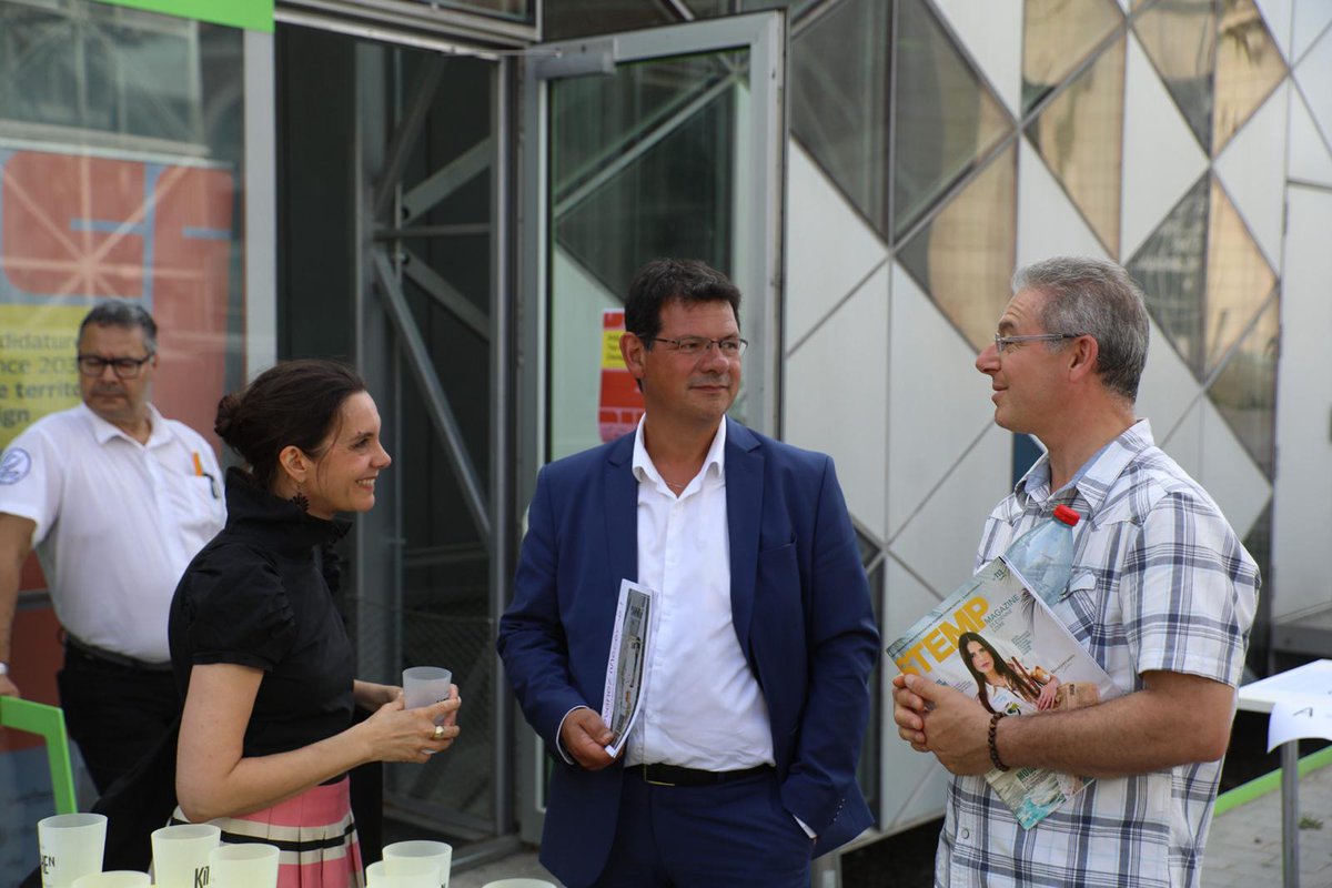 [Industries culturelles et créatives] 150 personnes, hier, pour soutenir la candidature de #SaintEtienne comme Pôle territorial design 🤩. Tout un écosystème mobilisé 💪. L'info ▶️ design.saint-etienne-metropole.fr/le-district-cr… #France 2030 #Design