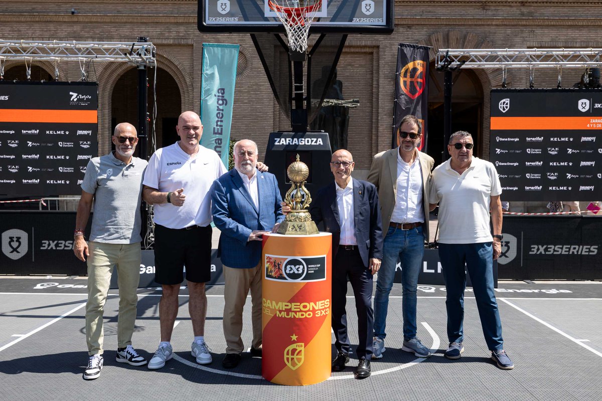 🏀🏆 Zaragoza disfrutará este viernes 4 y sábado 5 de julio del mejor baloncesto 3x3 de España, en un escenario privilegiado como la Plaza del Pilar. 

Allí se ha montado la pista y el graderío para acoger el Open Zaragoza Lite Quest 🌍