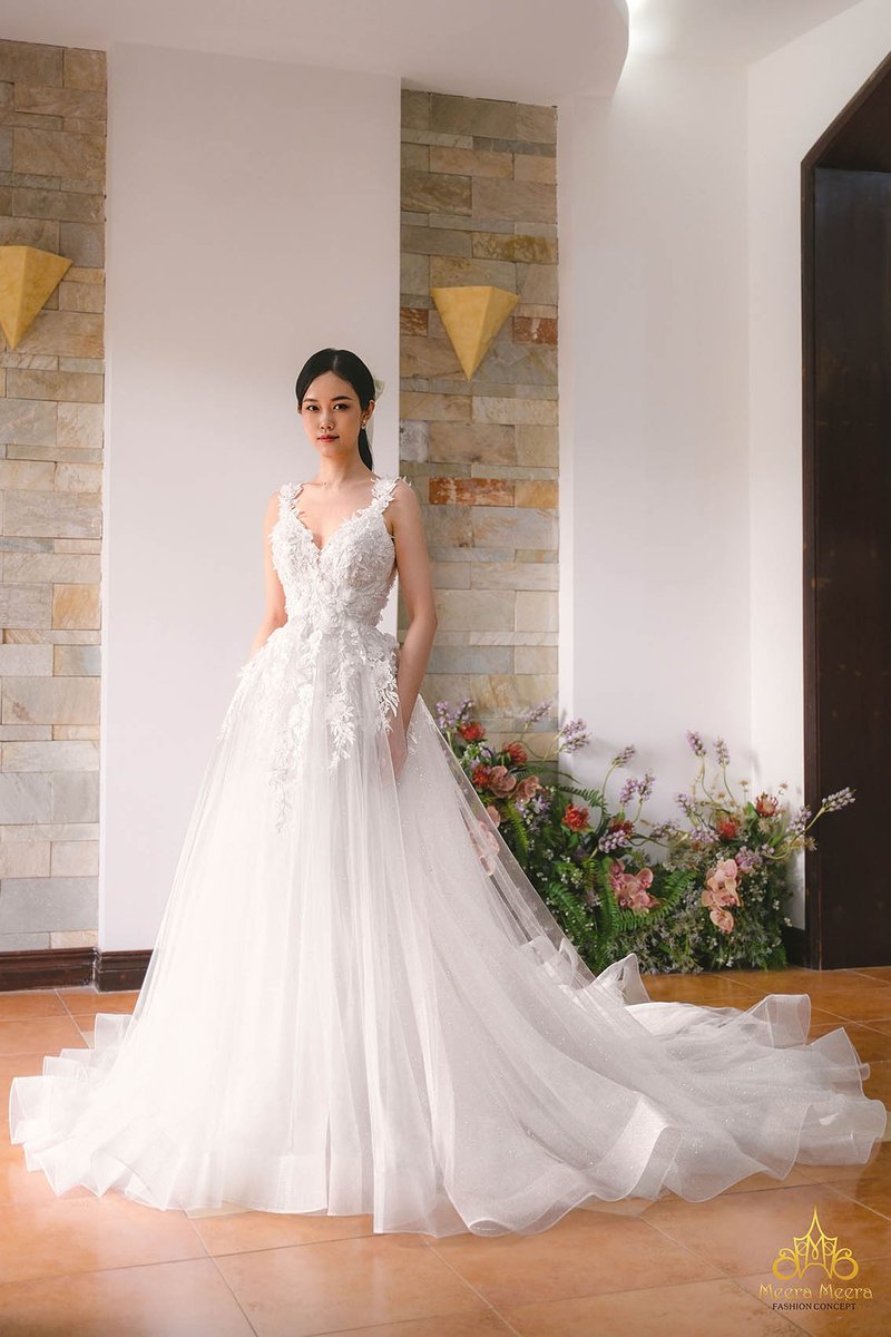 MeeraMeeraWorld's tweet photo. Airy tulle and lace princess wedding dress

Váy cưới công chúa tùng lưới phối ren siêu nhẹ | Meera Meera Fashion Concept 

#weddingdress #bridalstyle #weddings #brideandgroomexpo #bridetobe #MeeraMeeraFashionConcept https://t.co/5h3RCCFCY4