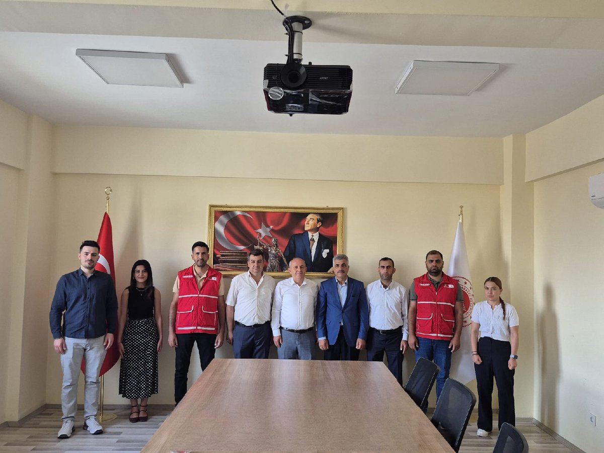 Şube Başkanımız Kurbani Özdaş, Bşk. Yrd. Burhan Bedir, YK Üyemiz Cengiz Akşit ve Şube Personellerimizle beraber, Erciş Cezaevi Müdürü Orhan Akpınar'ı ziyaret ettik. Kurumlar arası yapılacak işbirliği konuları konuşuldu. 🌙

<a href="/Kizilay/">Türk Kızılay</a> 
<a href="/FatmaMericYlmaz/">Prof. Dr. Fatma Meriç Yılmaz</a> 
<a href="/kurbaniozdas/">Kurbani Özdaş</a>