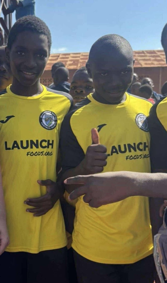 BlackburnUtdCSC's tweet image. ✅ Football Kit Appeal – Update!
Elliot Harris has safely delivered the Blackburn United kit to young players in Malawi! 🇲🇼🖤🤍
The smiles say it all — your generous donations have made a real impact. Thank you to everyone who supported the appeal!

#HelpUsToHelpOthers…