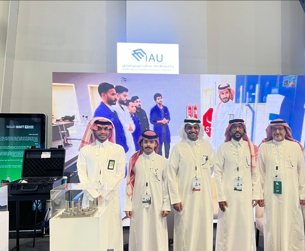 AEMC_IAU's tweet photo. @namatcomsa @iau_iie_ وعلى صعيد #تنمية_القدرات_البشرية و #التدريب 
عقد لقاء وزيارة للمركز برفقة د. رامي بن إبراهيم السكران المدير العام لتطوير التعليم والمهارات في #وزارة_الصناعة_والثروة_المعدنية 
و أ. وليد الخضير المدير التنفيذي #الأكاديمية_الوطنية_للصناعة 
وبحضور د.عبدالعزيز المطلق من @dammam_valley https://t.co/z6MQyr68rO