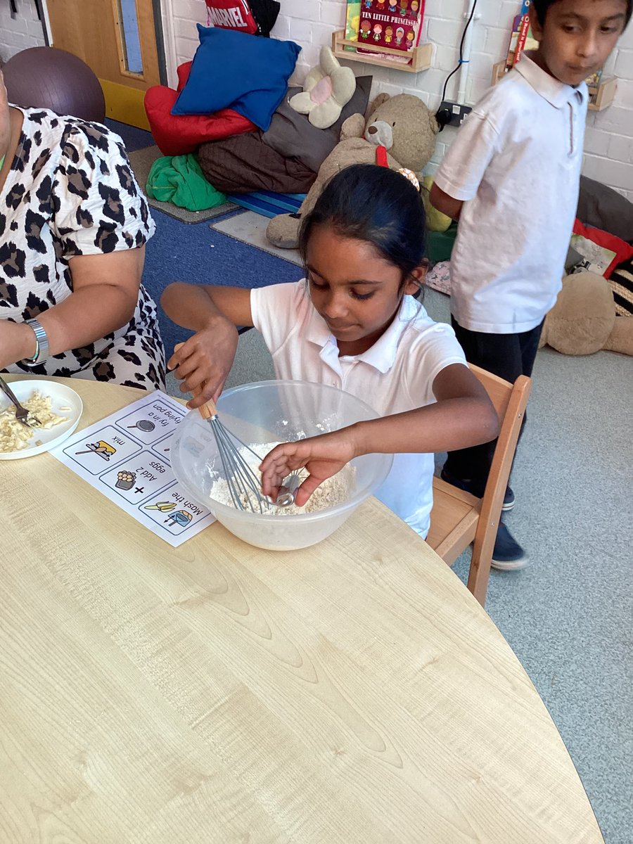 MissIngham_AMPA's tweet photo. The Meadow room also enjoyed cooking banana and oat pancakes 🥞😋 https://t.co/WkNX9W7eQ5