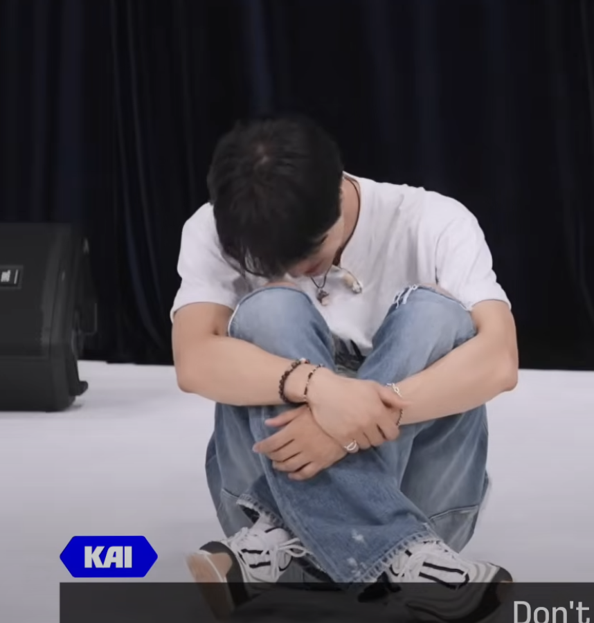 im gonna cryyy his shyboy energy around fans 😭😭