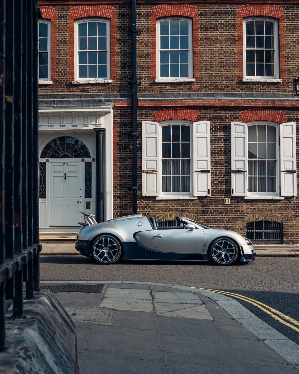 Bugatti's tweet image. The BUGATTI VEYRON – timeless, unmistakable, unforgettable. Captured on the streets of London.
#BUGATTI #VEYRON
–
bugatti.link/consumption