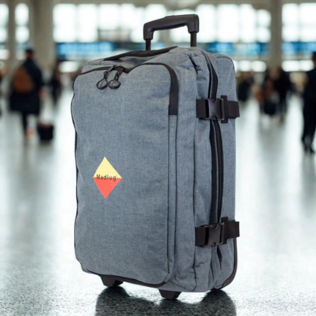 Our Cabin Suitcase is spacious with a convenient dual compartment &amp; padded laptop section. Everything you need for an stress-free onboard experience!

Your purchase makes a difference: For every one purchased, a travel bag goes to a child in care.

madlug.com/collections/su…