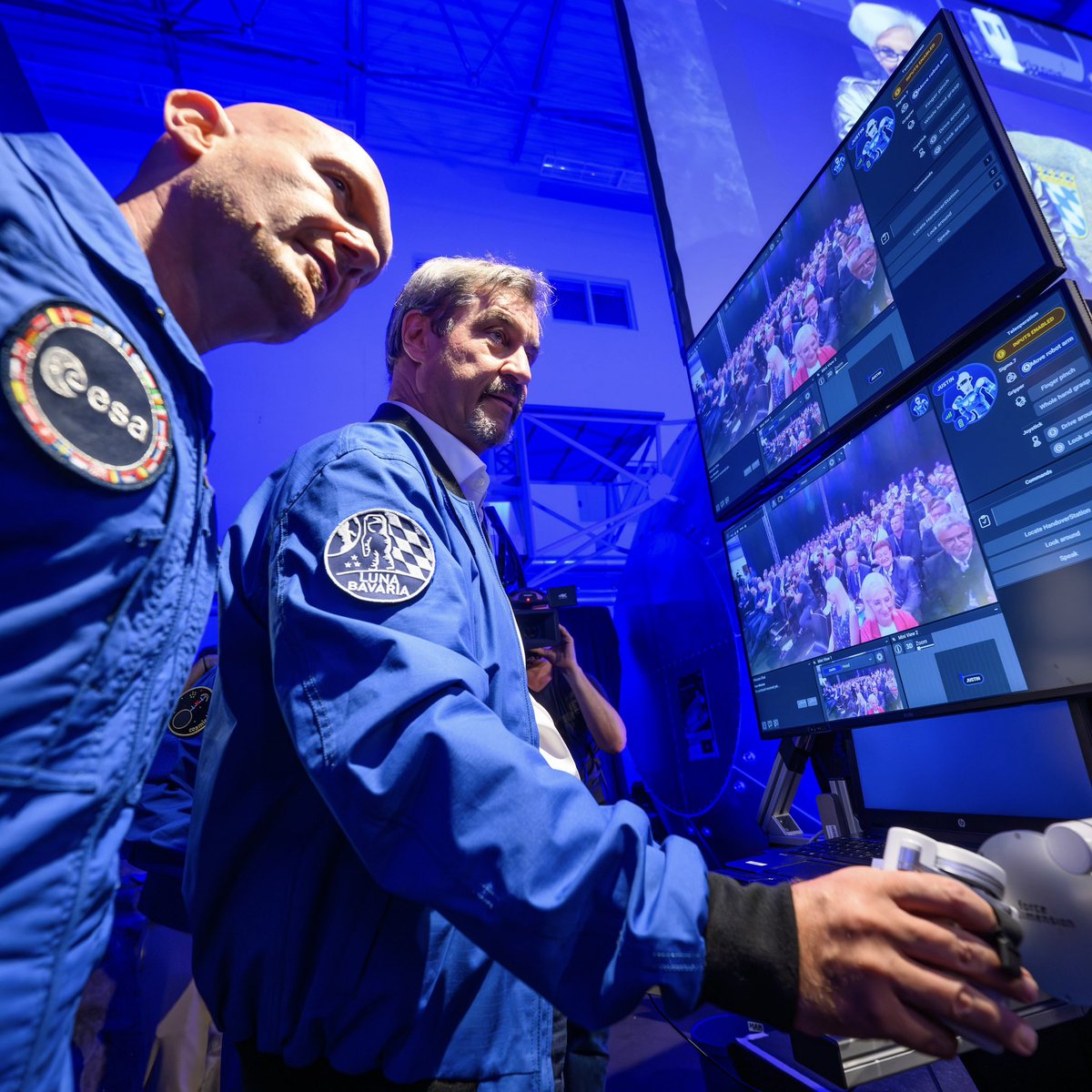 Space is the Final Frontier: Wir bauen in Bayern ein #Mondkontrollzentrum auf. Bayern, Deutschland und Europa müssen beim Wettlauf ums All mit dabei sein. Dort werden neue Technologien entwickelt und die Zukunft bestimmt. Für das Mondkontrollzentrum stellt Bayern 33 Mio. Euro