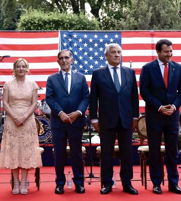 Li trovi tutti schierati per la festa dell’indipendenza americana mentre scompaiono per il nostro 25 aprile! Quanto sono penosi nel loro essere zerbini di #Trump