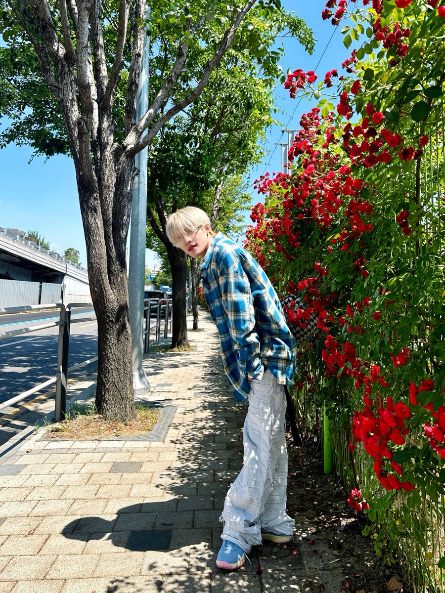 🌹🌹

#YANGYANG #扬扬 #양양 
#YOLO #YANGYANGsVlog #Vlog
#WayV #威神V