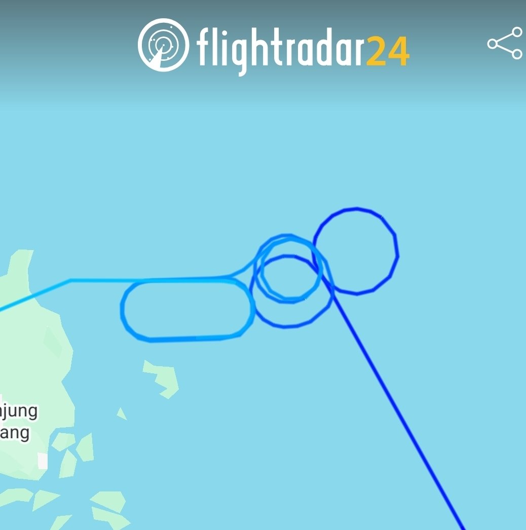 Had a rough flight to Singapore, turbulence + circling for 40 minutes. Flight 1/3 complete
