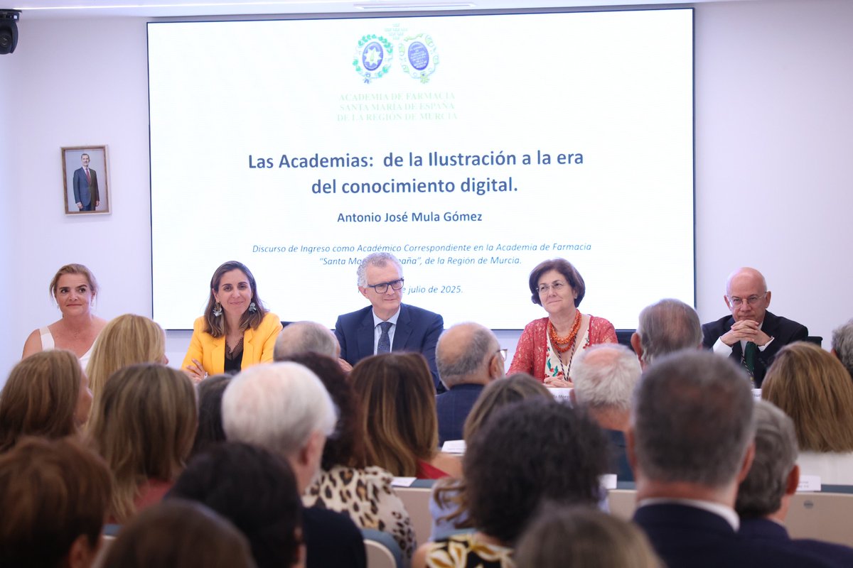 📍 La Academia de Farmacia Santa María de España y el COFRM clausuran el curso 2024-2025.