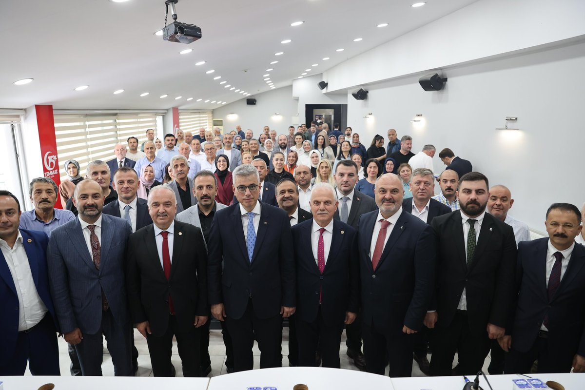 📍AK Parti Giresun İl Başkanlığı 

Giresun teşkilatımızla bir araya gelerek Bakanlığımızın faaliyet alanlarına ilişkin çalışmalarımızı ve devam eden projelerimizi değerlendirdik. 

Şehrimizdeki sağlık hizmetlerini daha da güçlendirmek için takip ettiğimiz adımları ele aldık.