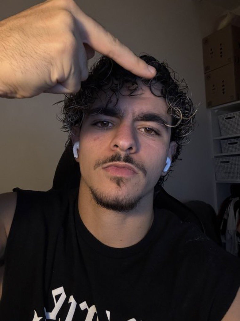 Trucs de Catch (@trucsdecatch) on Twitter photo CE DIMANCHE À 16 H :
Nous accueillerons sur twitch l’un des plus gros espoirs francophones du catch, qui sera en direct de l’Australie : j’ai nommé <a href="/LeedzLewis92/">Leedz Lewis</a> !!
Il répondra à toutes vos questions sous ce tweet ⬇️⬇️⬇️ CE DIMANCHE À 16 H :
Nous accueillerons sur twitch l’un des plus gros espoirs francophones du catch, qui sera en direct de l’Australie : j’ai nommé <a href="/LeedzLewis92/">Leedz Lewis</a> !!
Il répondra à toutes vos questions sous ce tweet ⬇️⬇️⬇️