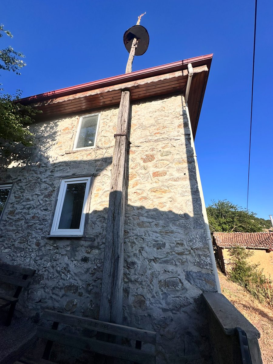 enesaluc's tweet photo. İhsaniye Köyünde bir garip minare; külahı, alemi…

Yekpare ağaçtan mâmul.

İhsaniye Köyü, İznik, Bursa. https://t.co/VWiqne9NuF