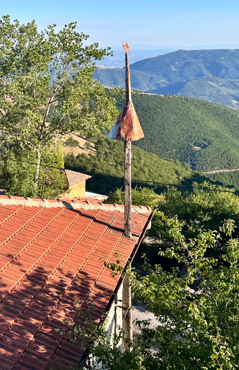 İhsaniye Köyünde bir garip minare; külahı, alemi…

Yekpare ağaçtan mâmul.

İhsaniye Köyü, İznik, Bursa.