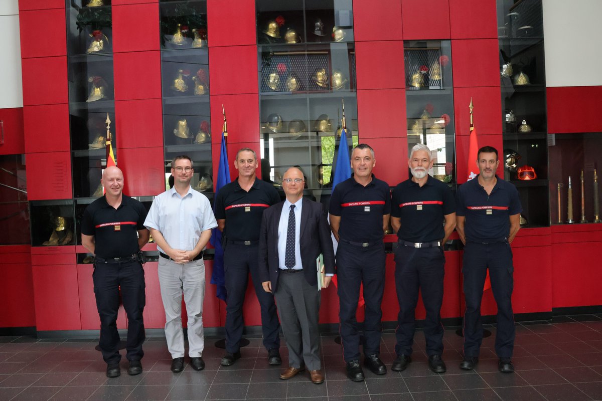 SDIS 68 - Haut-Rhin (@sdis68) on Twitter photo 🇫🇷 Le <a href="/Prefet68/">Préfet du Haut-Rhin</a> a visité hier le SIS 68
✔️ L’occasion pour le Col HC Patrice GERBER et l’équipe des sous-directeurs de lui présenter l'actualité du SIS 68 et les enjeux liés à la couverture opérationnelle de notre territoire
🎯un SIS 68 efficient, au service de nos concitoyens ! 🇫🇷 Le <a href="/Prefet68/">Préfet du Haut-Rhin</a> a visité hier le SIS 68
✔️ L’occasion pour le Col HC Patrice GERBER et l’équipe des sous-directeurs de lui présenter l'actualité du SIS 68 et les enjeux liés à la couverture opérationnelle de notre territoire
🎯un SIS 68 efficient, au service de nos concitoyens !