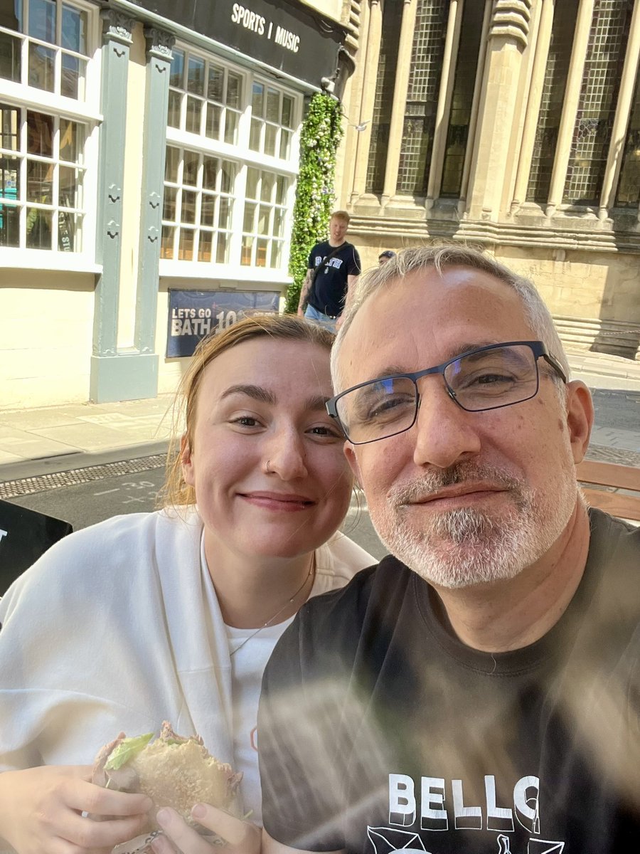 AbuelosGames's tweet image. Aquí comiendo un Roast Beef sandwich rico, rico #greenStreet