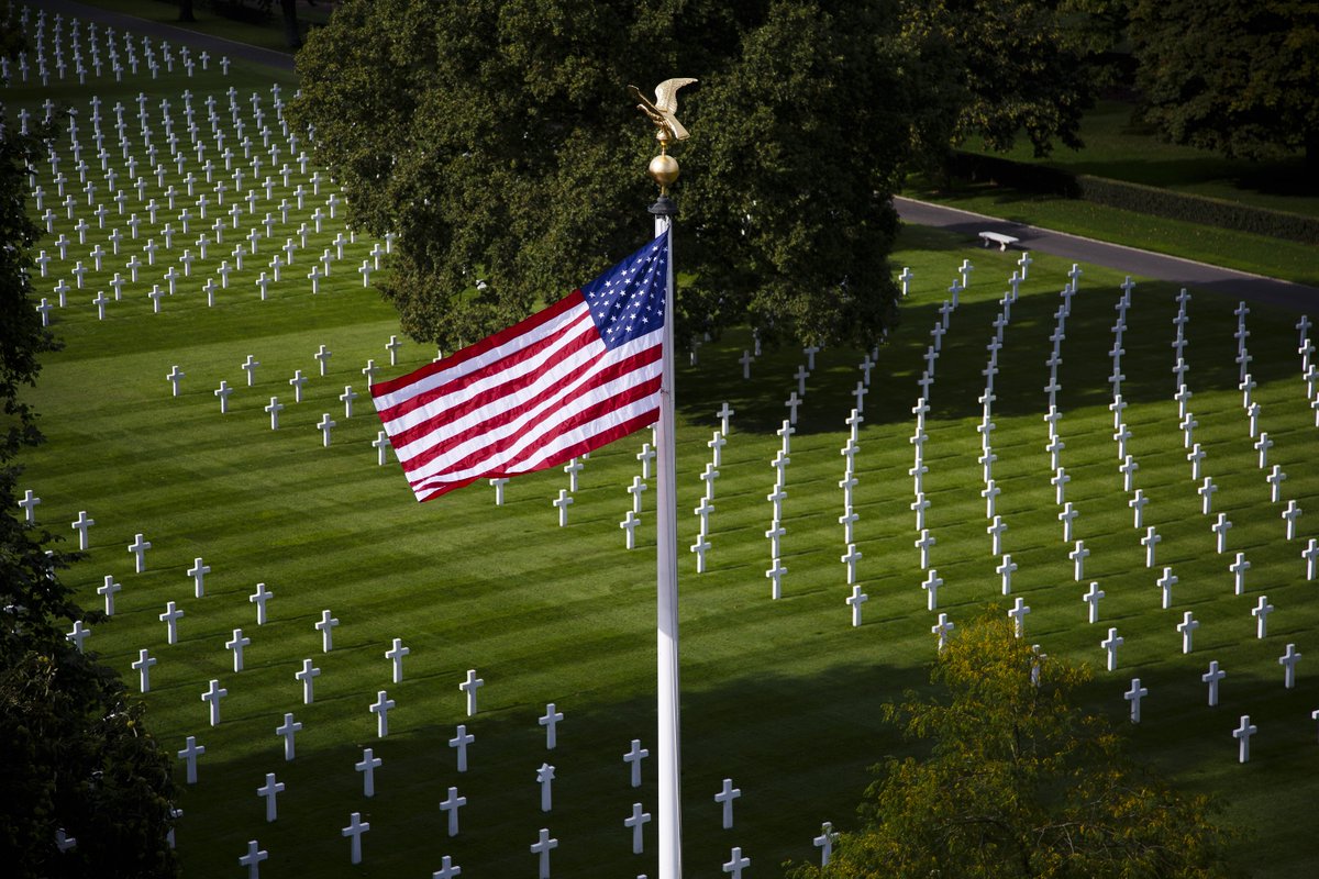 🇺🇸 On #IndependenceDay, we could not be prouder to serve those who fought for and protected our freedoms, at home and abroad.

📸 Every day, the Star-Spangled Banner flies over the graves of our national heroes at each of our cemeteries throughout the globe.

🌐