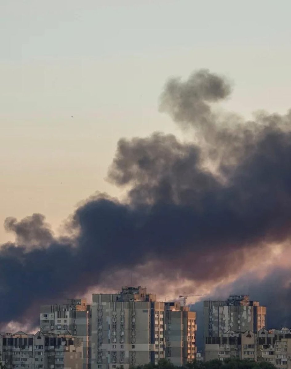 🔴 Bu gece Rus işgalci güçleri Kieve şiddetli füze saldırısı düzenledi. 26 kişi yaralandı , 1 kişi hayatını kaybetti