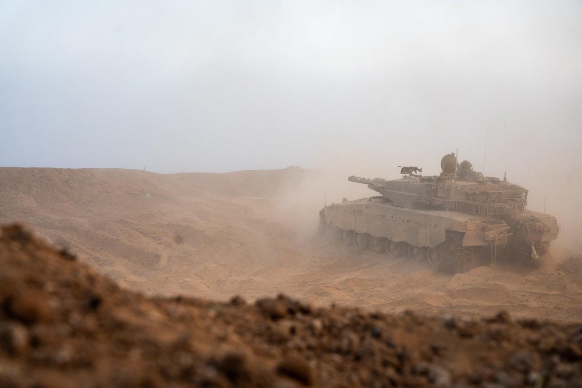 פעילות כוחות צה"ל ברצועת עזה: הושמדו מחסני אמצעי לחימה ומטענים שהוטמנו על מנת לפגוע בכוחות צה"ל

כוחות צה״ל בפיקוד הדרום ממשיכים לפעול בהכוונת אמ״ן ושב"כ נגד ארגוני הטרור ברחבי רצועת עזה.

כוחות אוגדה 98 פועלים בשבוע האחרון במרחב העיר עזה, משמידים מחסני אמצעי לחימה ומחסלים מחבלים