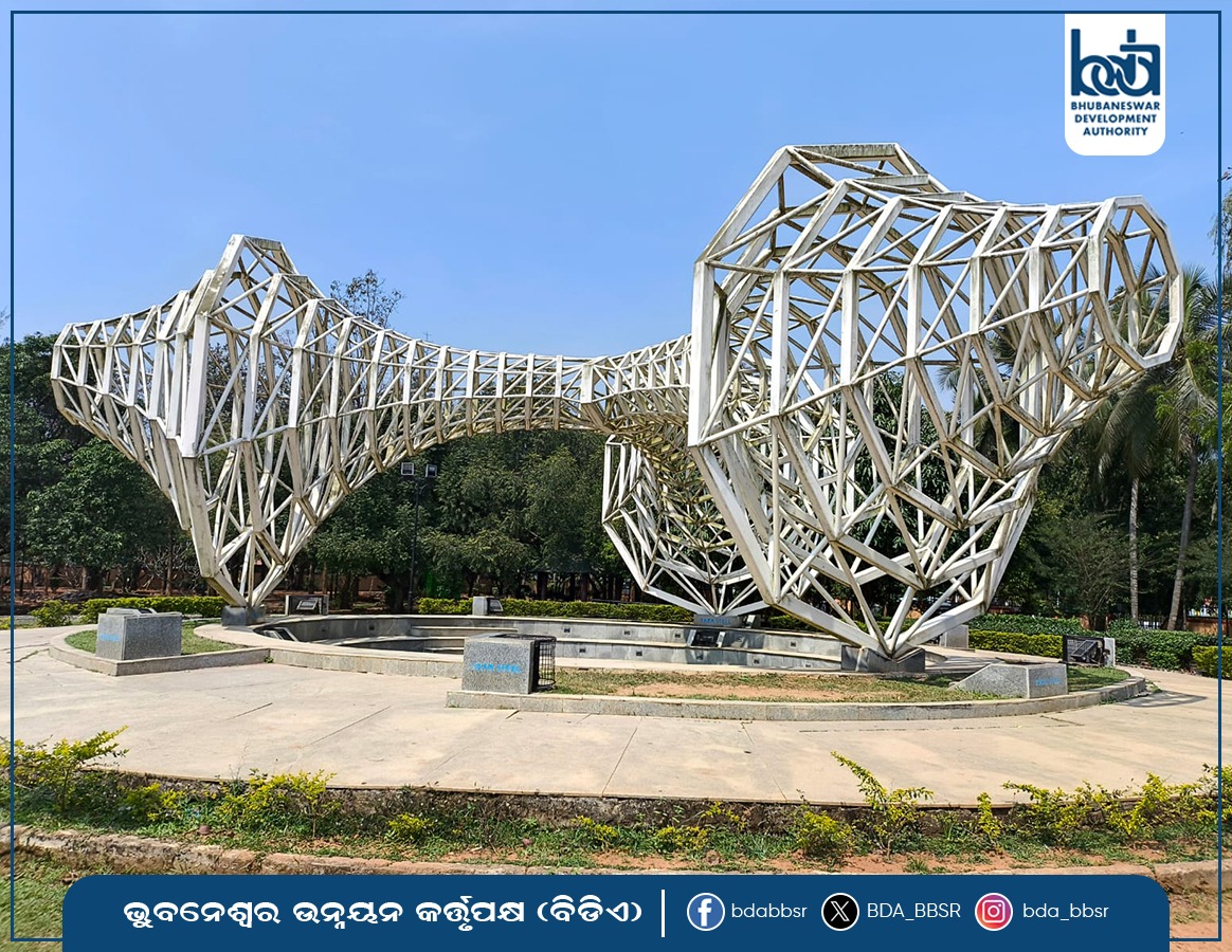 The #Rath at #ForestPark is inspired by the iconic #KonarkSunTemple, crafted with just 3 base points touching the ground.🛕🐎🛞 It reflects Odisha’s cultural essence, symbolizing life, movement, and power-adding grandeur to the park’s charm.
#BDAParks #Rath
#SunTemple #BBSR