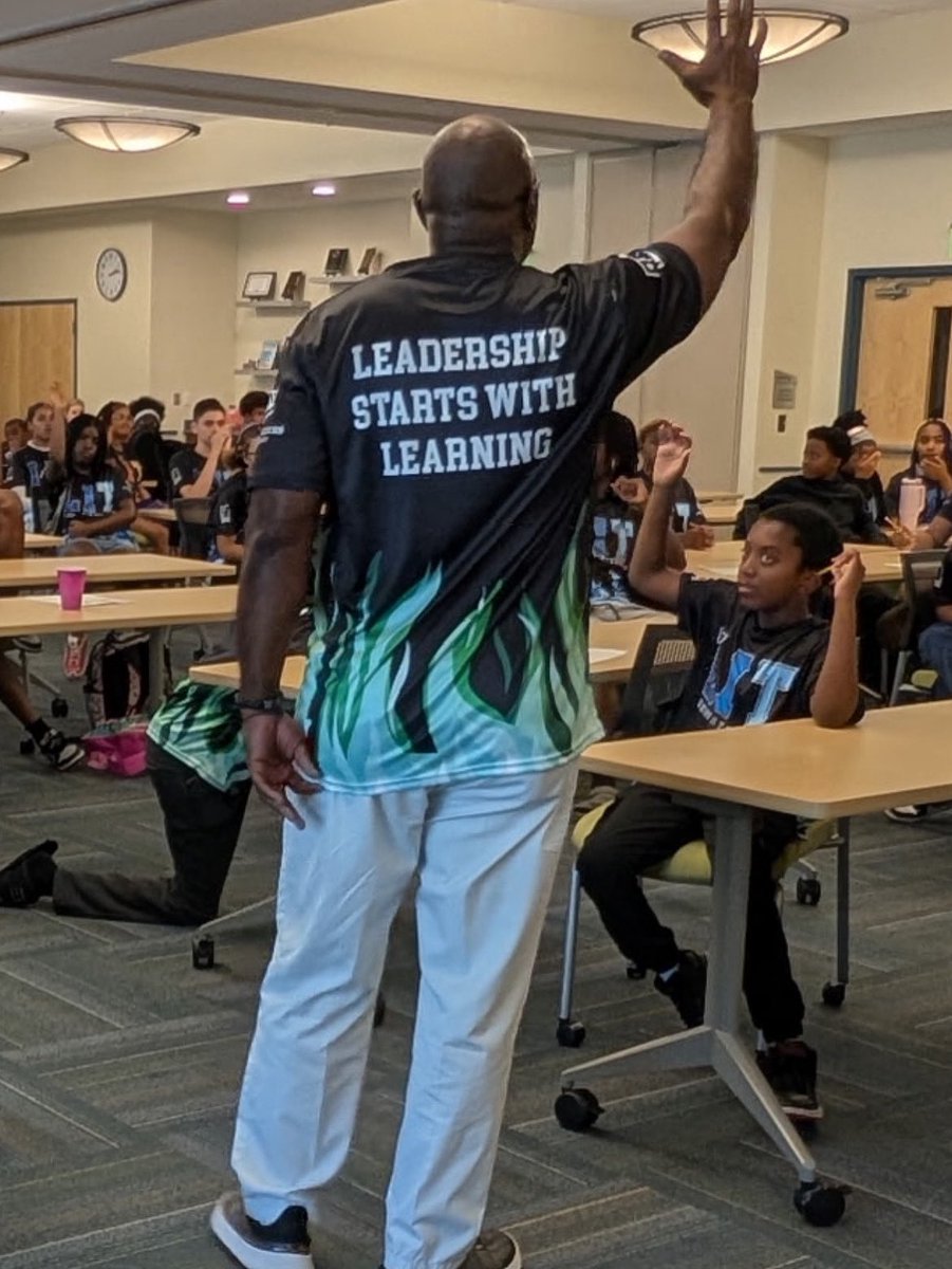 All it takes is to reach just one…”Leadership Doesn’t Ask Permission!” Great time with the 2025 Leaders in Training Teen Summit. @boysandgirlsclubmanateee#speaker #leadership #motivation #dreams