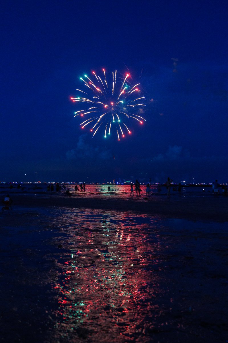 MayorKenWelch's tweet image. Today we celebrate the promise of America, and our ideals of freedom, liberty, and unity. Whether you're gathering with loved ones, catching the fireworks, or enjoying a day off, I hope it brings you joy and pride in our community.
Have a safe and joyful 4th of July!