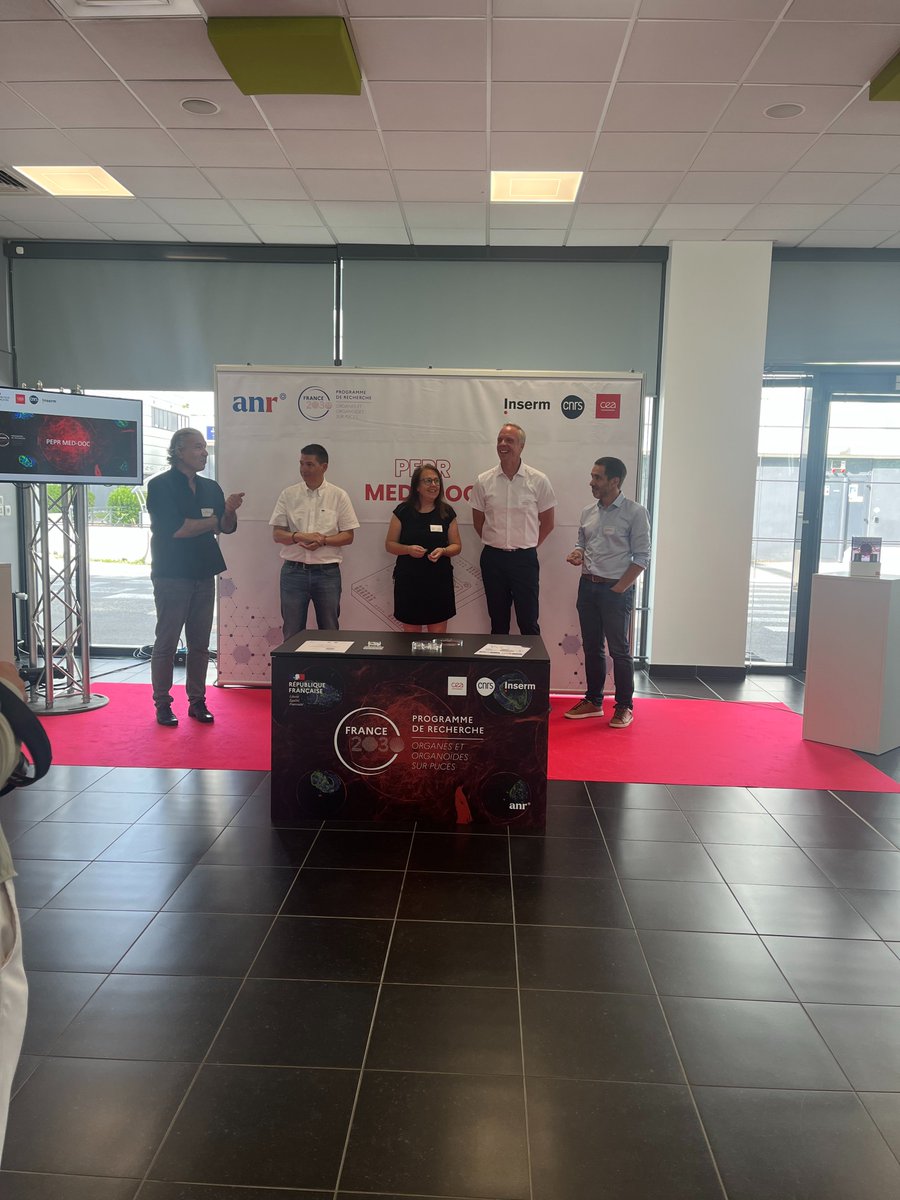 Inauguration du Programme de recherche PEPR MED-OOC - Organes &amp; organoïdes sur puces
Des dispositifs miniaturisés pour reproduire les organes et mimer l’apparition et la progression de tumeurs ou de maladies comme le diabète
Piloté par <a href="/CEA_Officiel/">CEA</a> <a href="/CNRS/">CNRS 🌍</a> <a href="/Inserm/">Inserm</a> <a href="/AgenceRecherche/">ANR - Agence nationale de la recherche</a>
