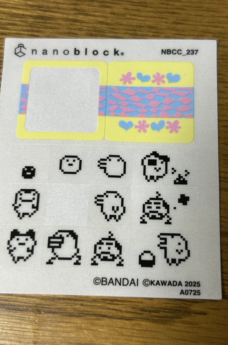 ナノブロック 新作初代たまごっち（白）ベビっち付きです
難易度2ブロック数200
シールは余ってるのでキーチェーン無しですがもう一個作れます‥その気になれば😅
 #ナノブロック #初代たまごっち白