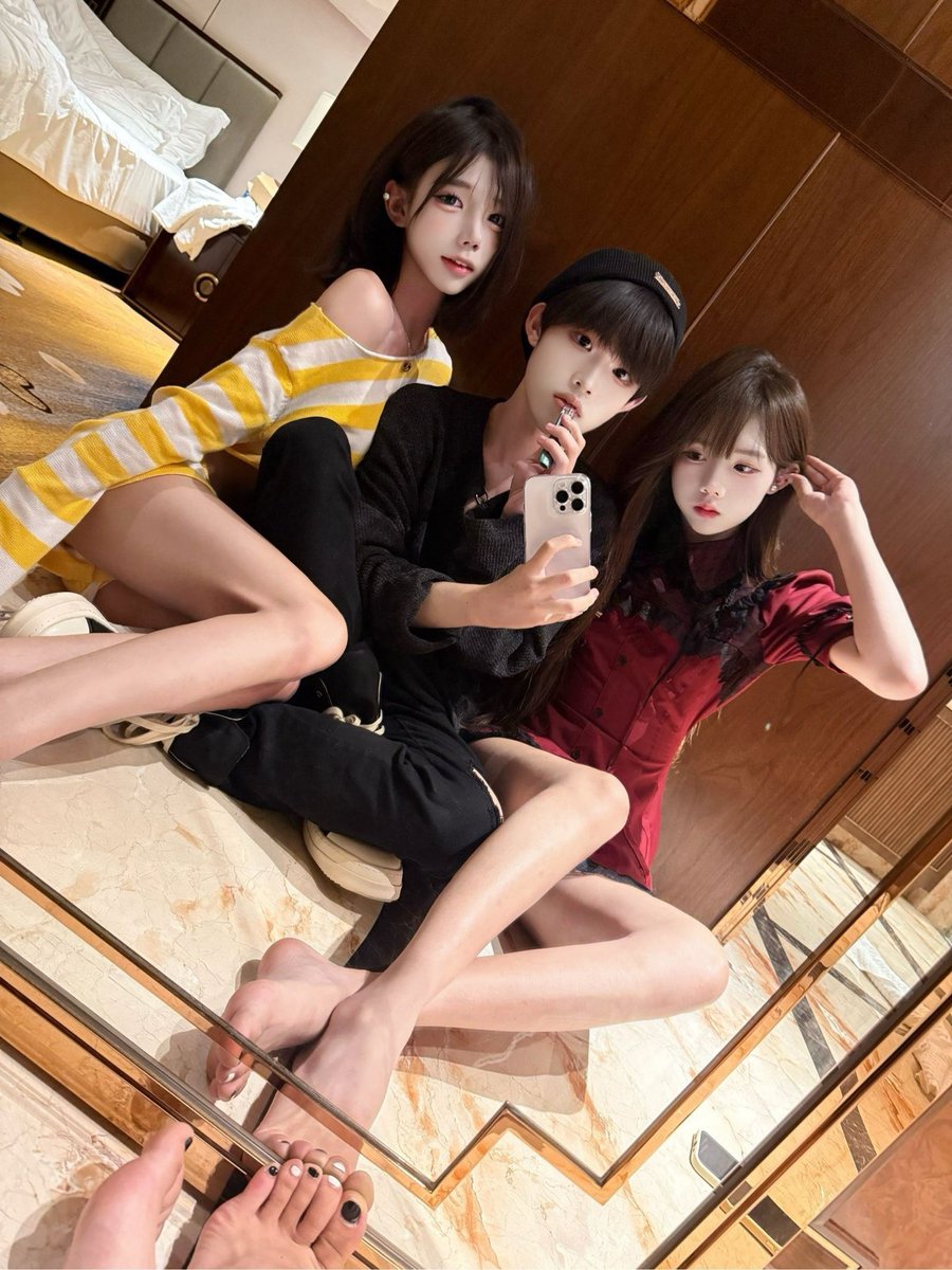 ٩(˃̶͈̀௰˂̶͈́)و