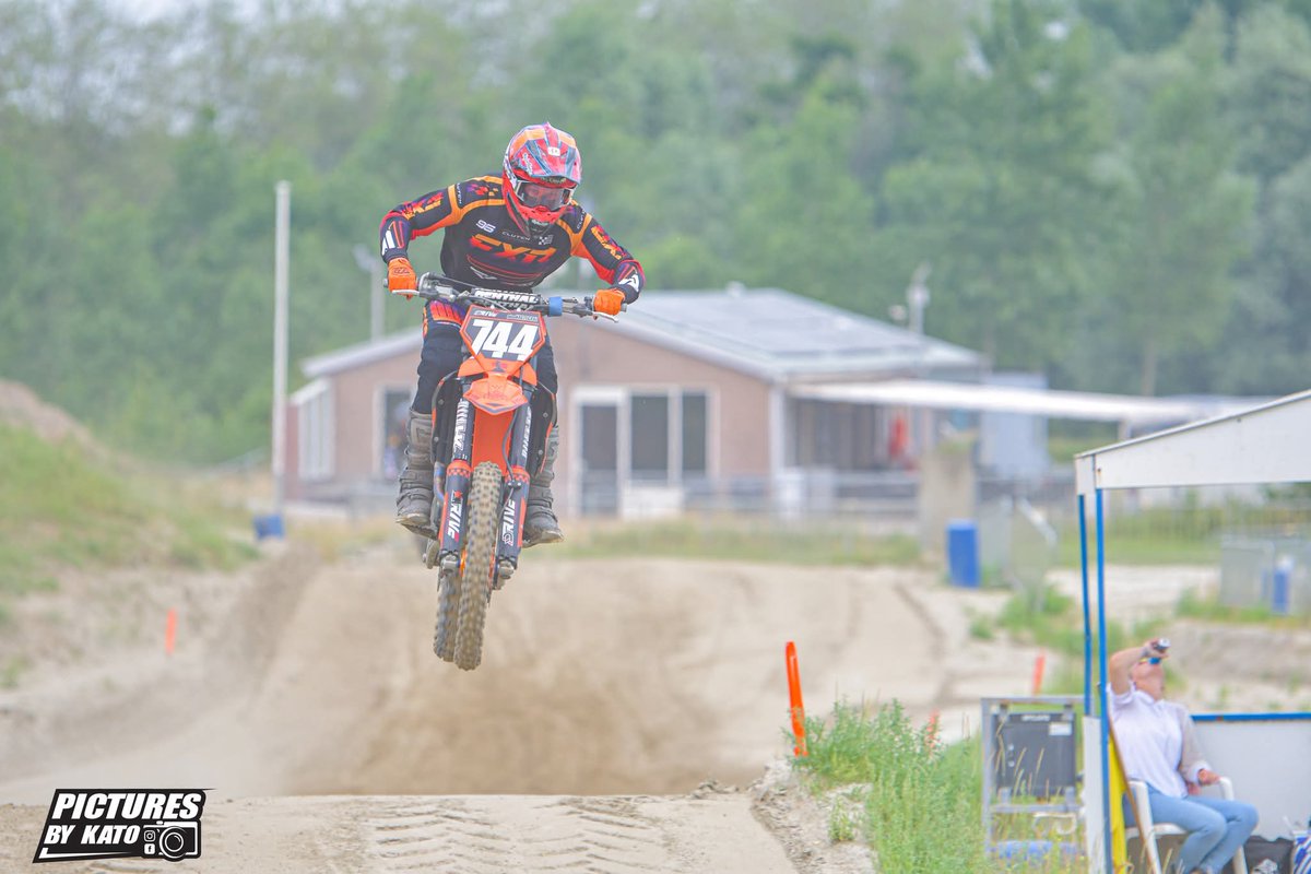 Ready for tomorrows race.

🦒 on top!