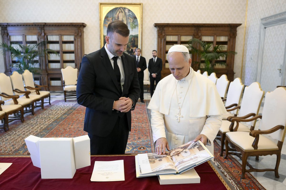 U srdačnom razgovoru sa poglavarom Katoličke crkve papom Lavom XIV koji je trajao znatno duže od planiranog, potvrđeni su odlični odnosi Crne Gore i Svete Stolice, koji imaju duboke istorijske korjene i tradiciju uzajamnog poštovanja još od 19. vijeka kad je Knjaz Nikola potpisao