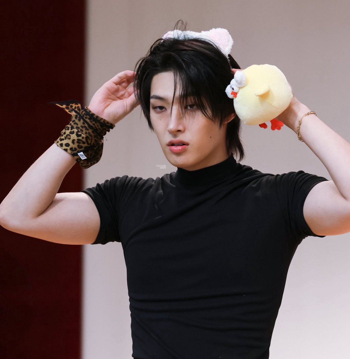 ihrtyunho's tweet photo. Extremely tired of ppl always calling idols w monolids “scary” looking so here’s a Mingi visuals appreciation thread: https://t.co/ad0TO4yPpI